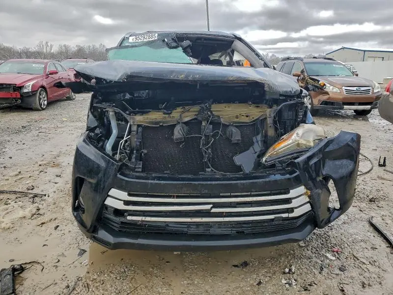 2017 TOYOTA HIGHLANDER SE  