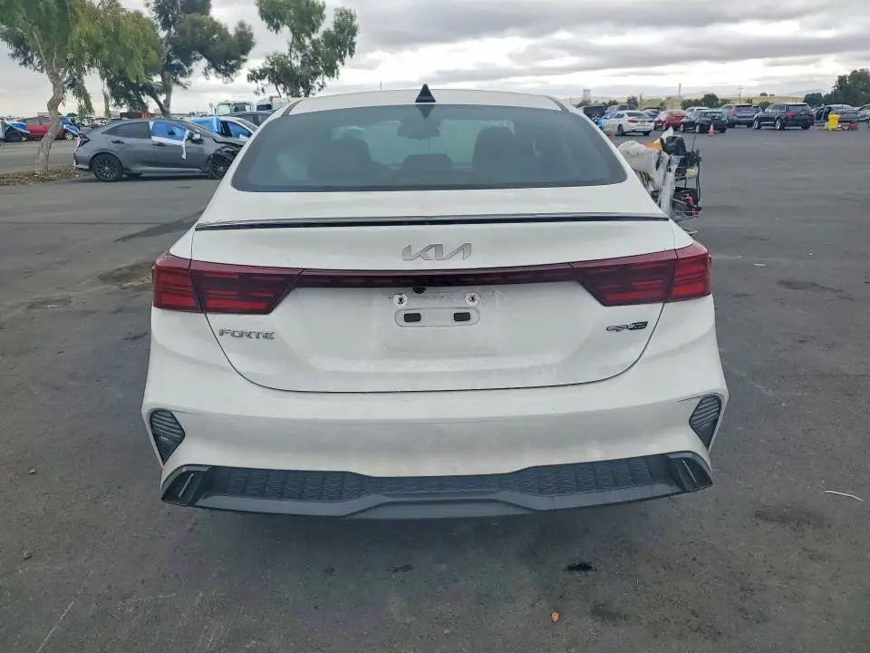 2024 KIA FORTE GT LINE  