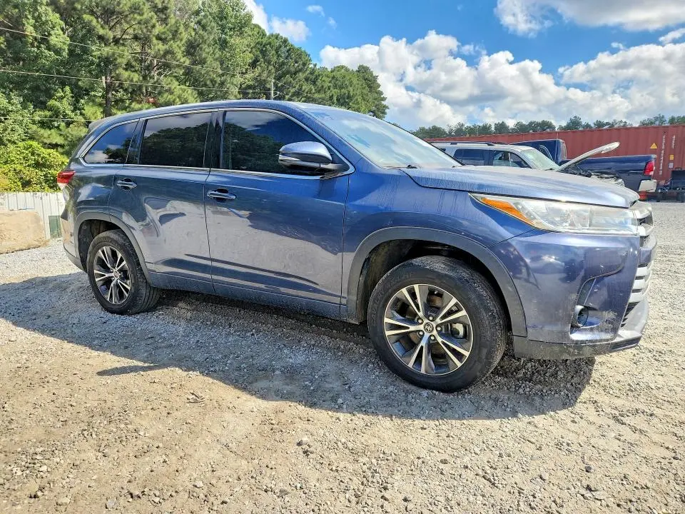 2017 TOYOTA HIGHLANDER LE  