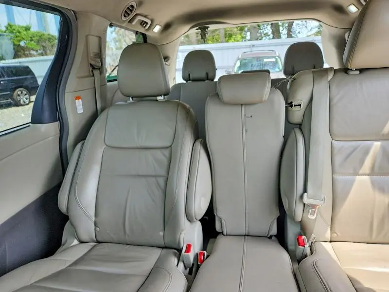 2015 TOYOTA SIENNA XLE 8-PASSENGER  