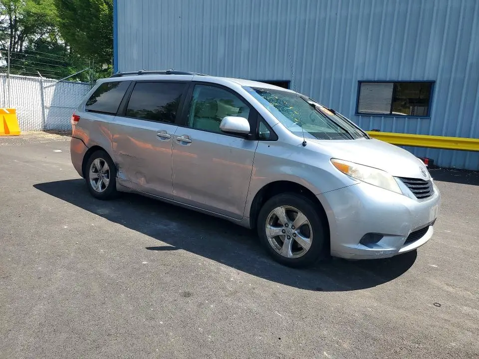 2012 TOYOTA SIENNA LE  