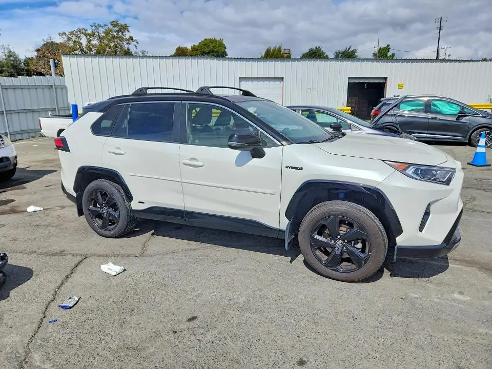 2020 TOYOTA RAV4 XSE  