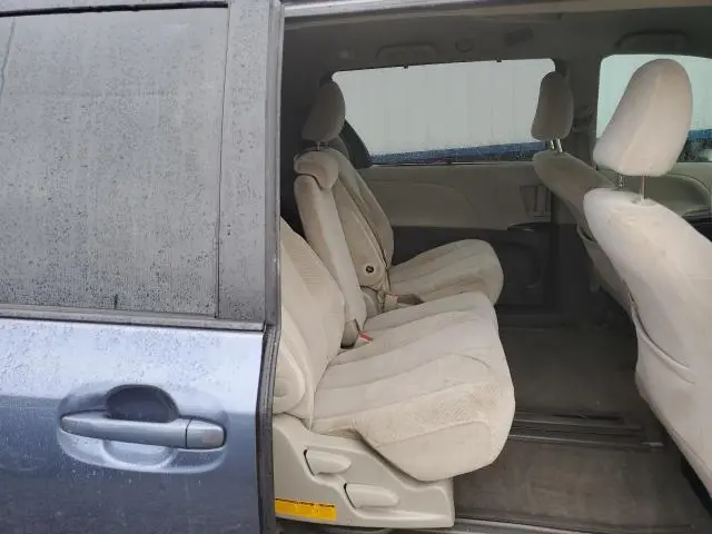 2013 TOYOTA SIENNA LE  