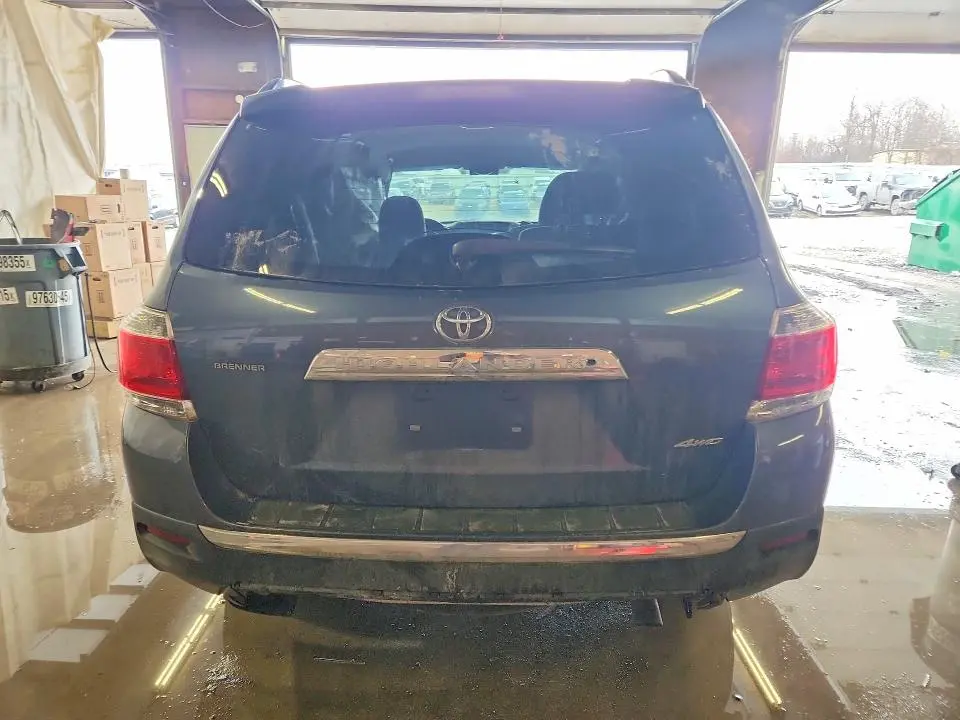 2013 TOYOTA HIGHLANDER PLUS  
