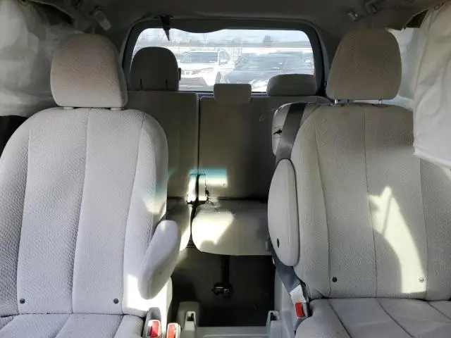 2014 TOYOTA SIENNA LE