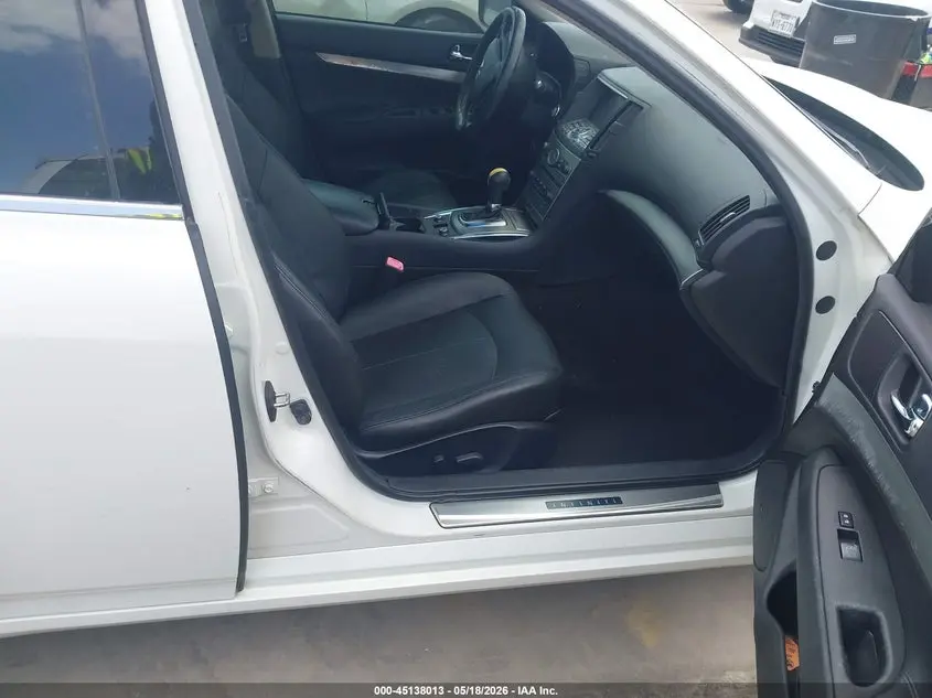 2013 INFINITI G37  