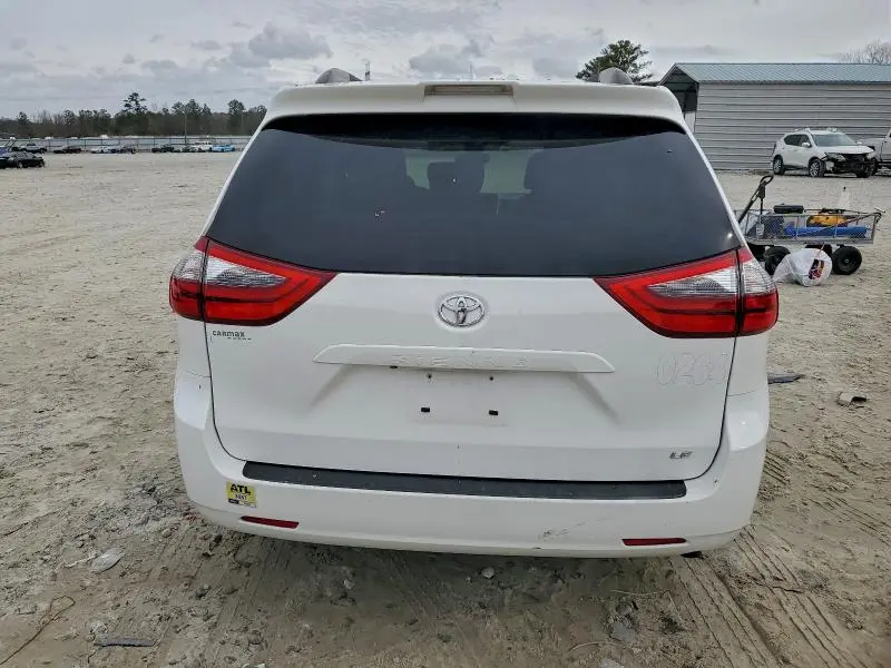 2020 TOYOTA SIENNA LE  
