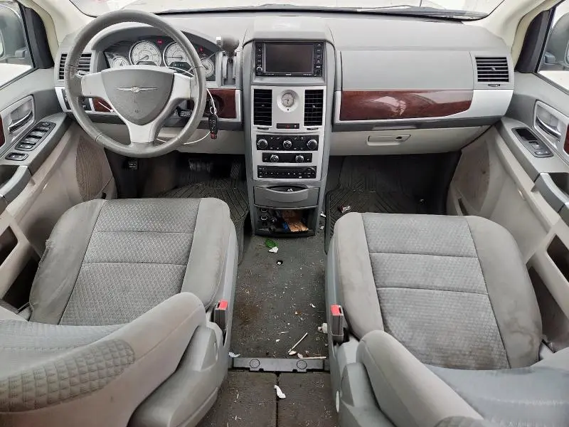 2010 CHRYSLER TOWN & COUNTRY TOURING  