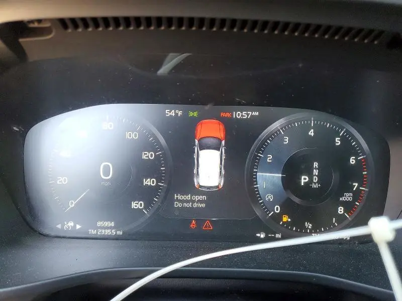 2020 VOLVO XC40 T5 MOMENTUM  