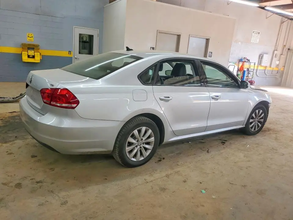 2015 VOLKSWAGEN PASSAT S  