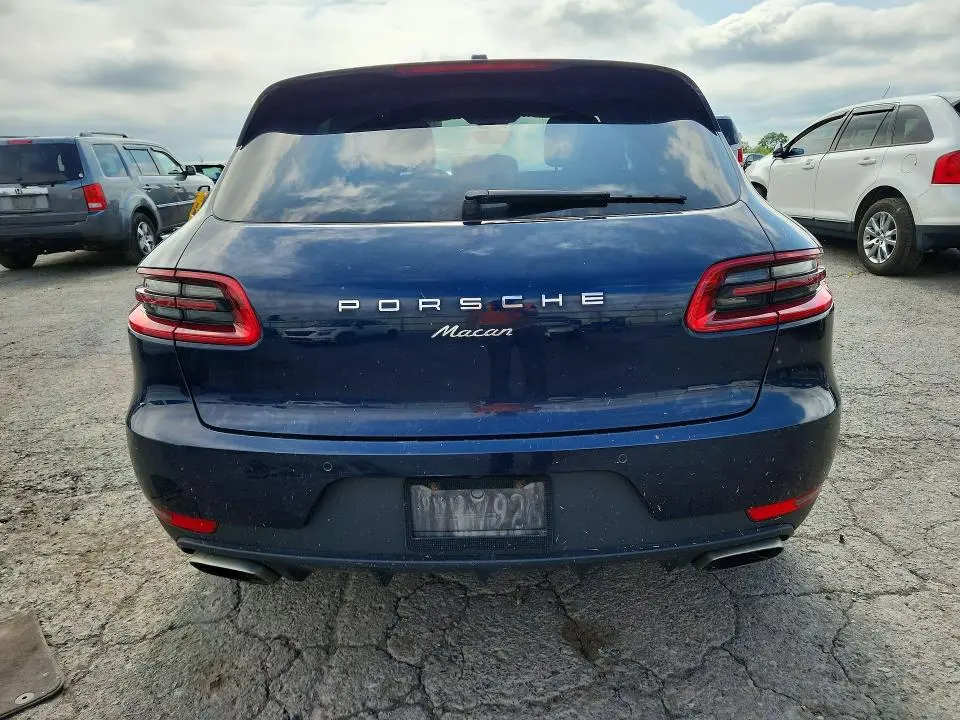 2017 PORSCHE MACAN   