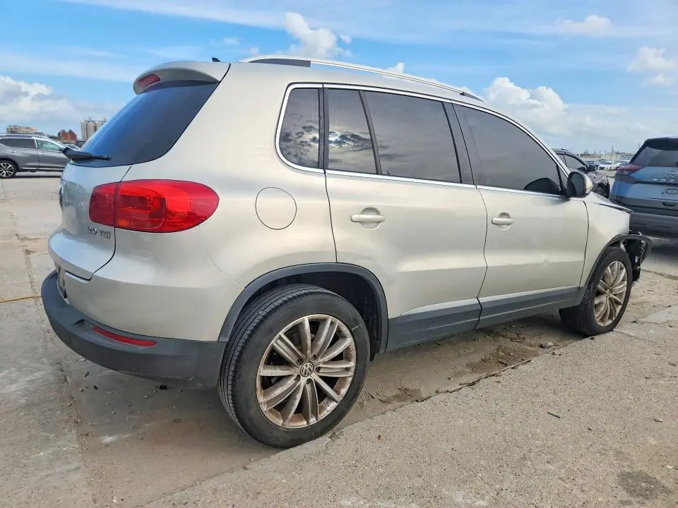 2013 VOLKSWAGEN TIGUAN S  