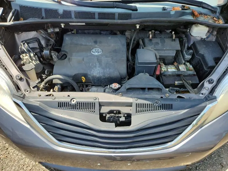 2011 TOYOTA SIENNA LE  