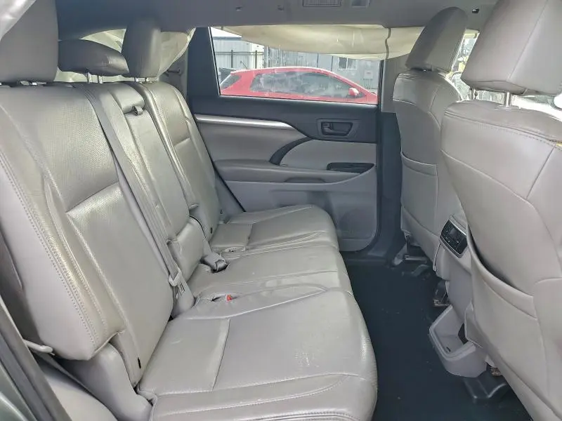 2015 TOYOTA HIGHLANDER LE  