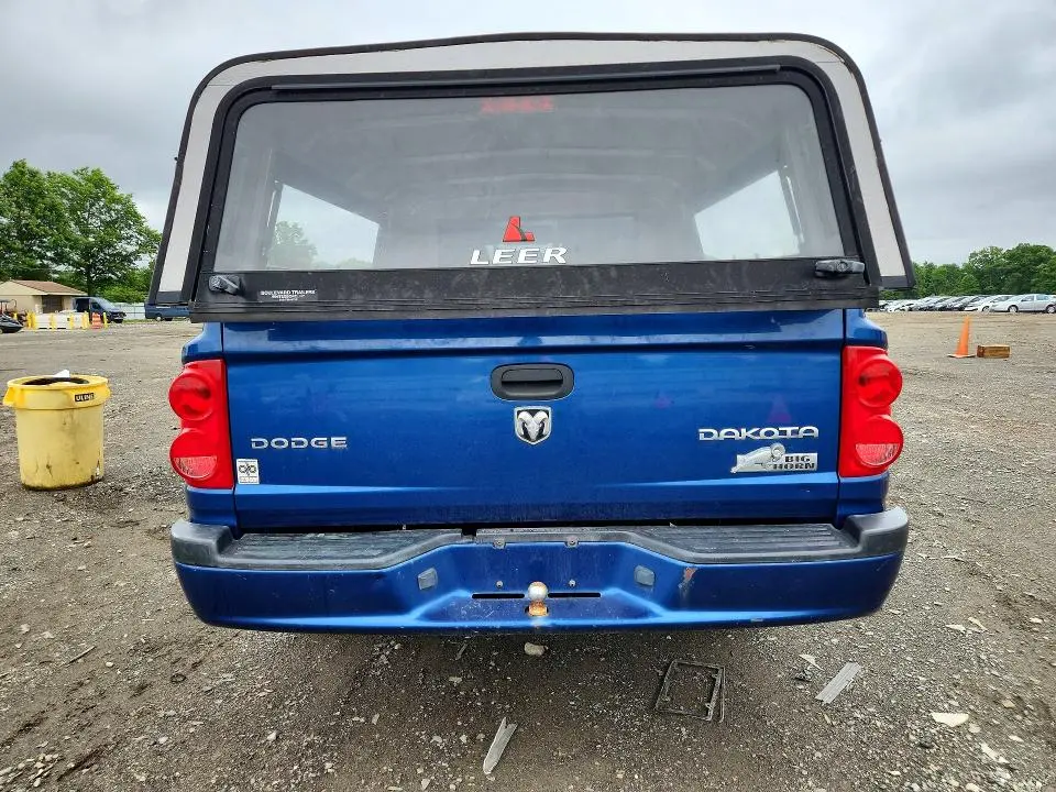 2011 DODGE DAKOTA SLT  
