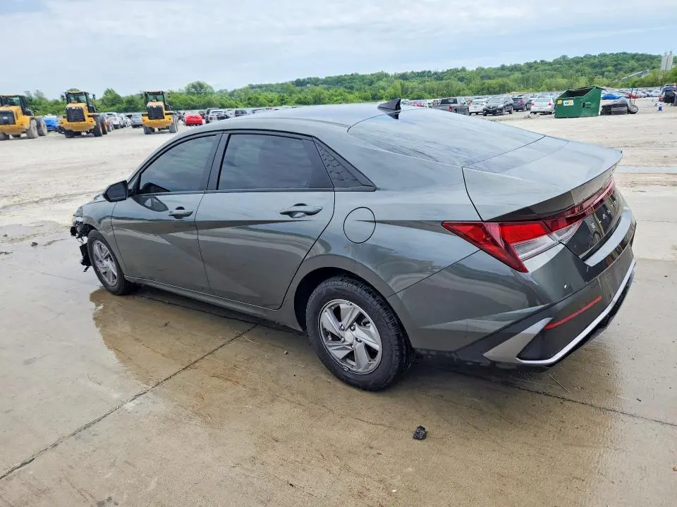 2024 HYUNDAI ELANTRA SE  