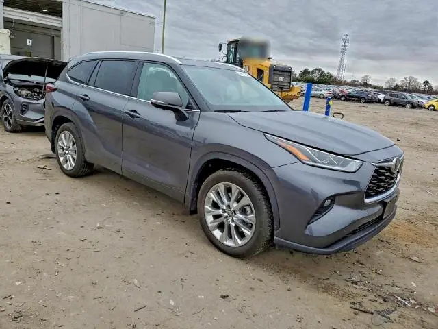 2024 TOYOTA HIGHLANDER LE  