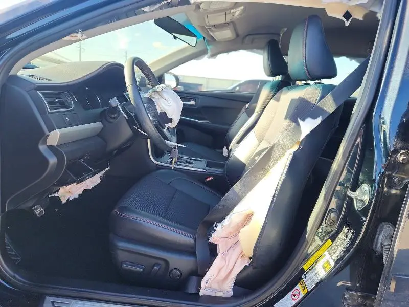 2016 TOYOTA CAMRY SE  