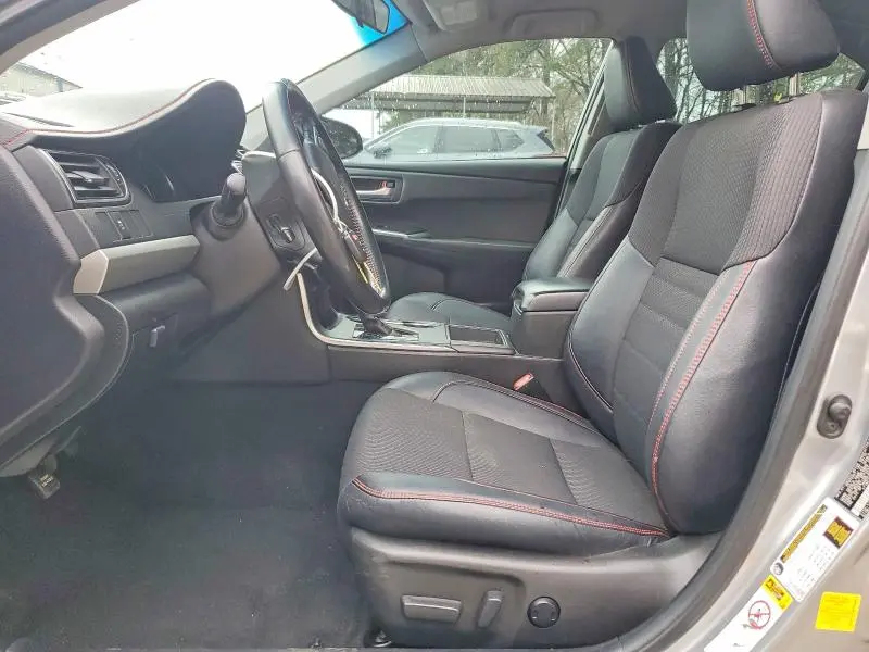 2016 TOYOTA CAMRY SE  