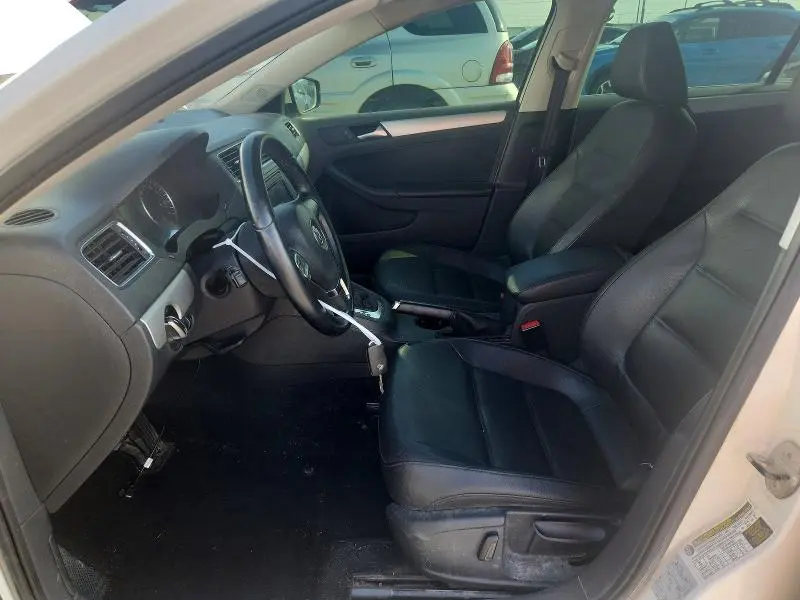 2013 VOLKSWAGEN JETTA SE  