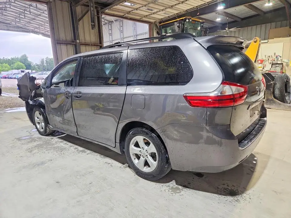 2017 TOYOTA SIENNA LE  