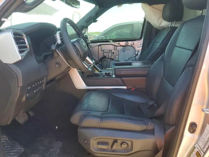 2025 TOYOTA TUNDRA PLATINUM  
