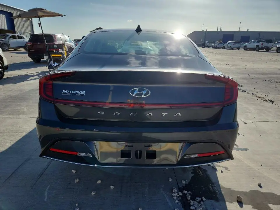 2022 HYUNDAI SONATA SE  