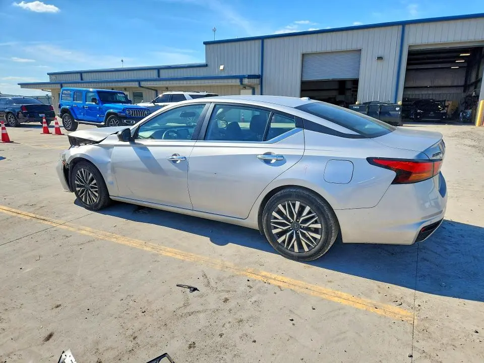 2024 NISSAN ALTIMA SV  