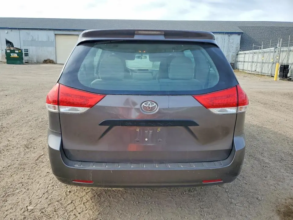 2014 TOYOTA SIENNA L 7-PASSENGER  