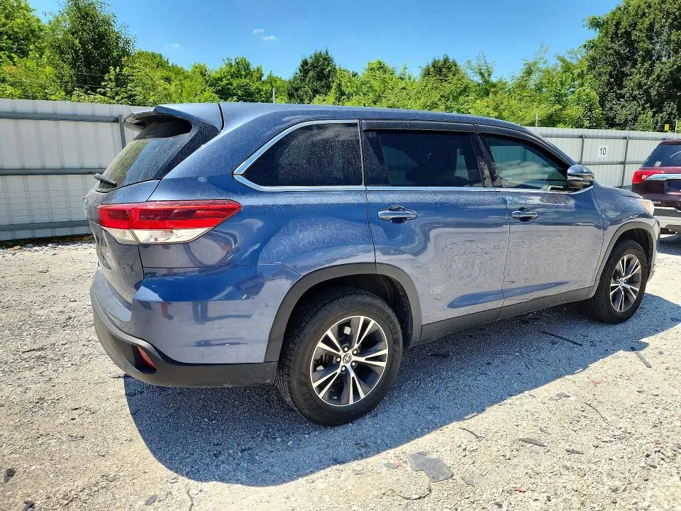 2019 TOYOTA HIGHLANDER LE  