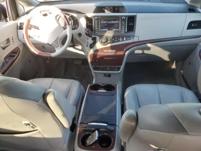 2013 TOYOTA SIENNA XLE  