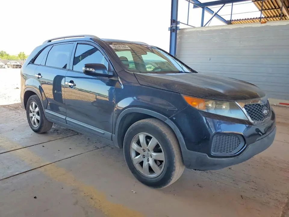 2013 KIA SORENTO LX  