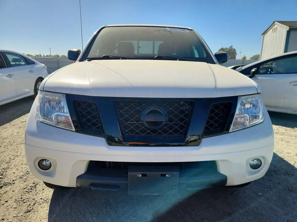 2021 NISSAN FRONTIER SV  