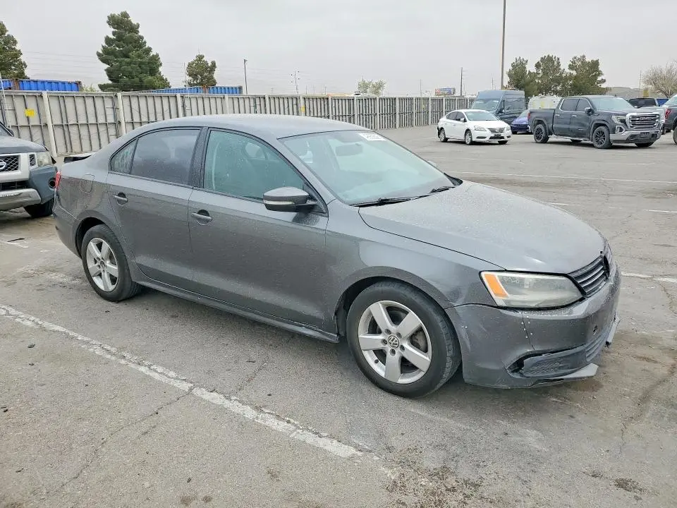 2011 VOLKSWAGEN JETTA SE  