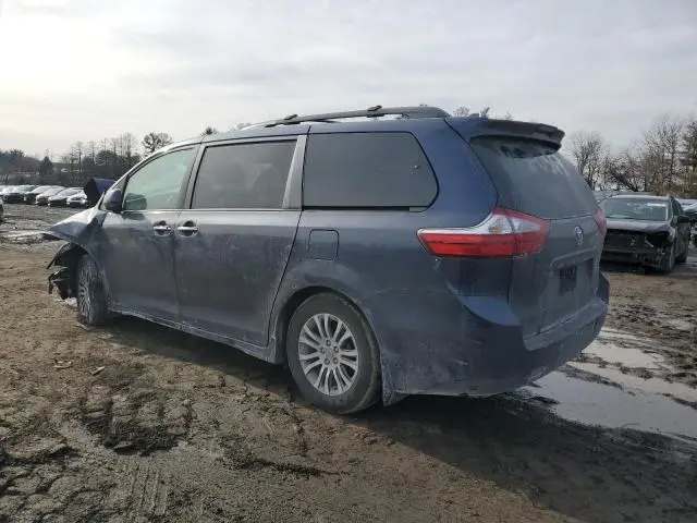 2018 TOYOTA SIENNA XLE  