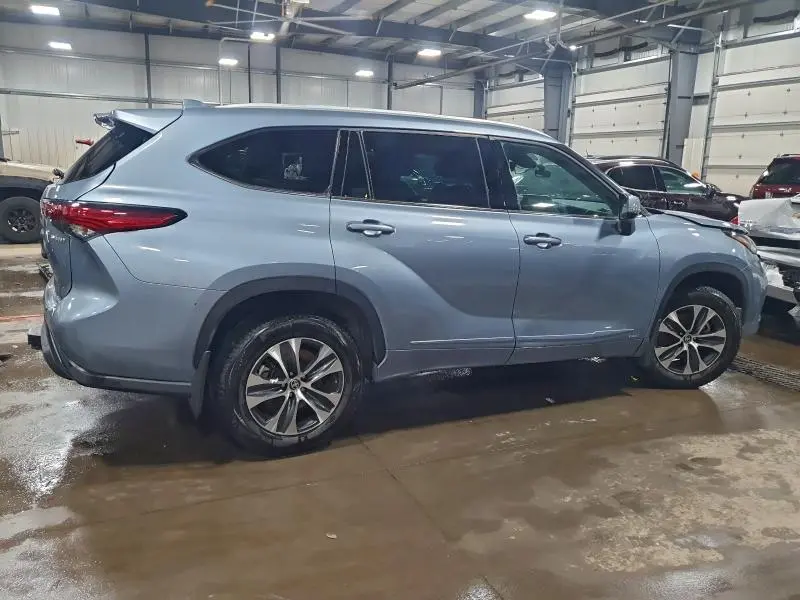 2022 TOYOTA HIGHLANDER HYBRID XLE  