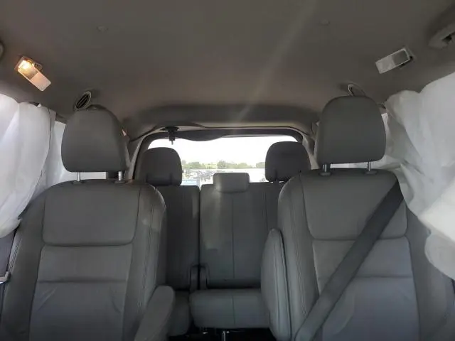 2019 TOYOTA SIENNA XLE  