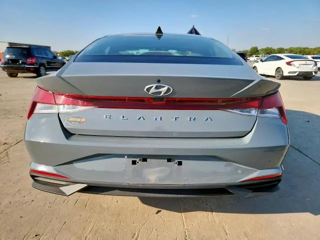 2022 HYUNDAI ELANTRA SE  