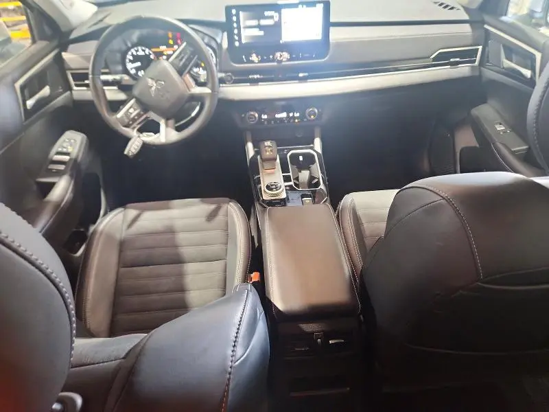 2025 MITSUBISHI OUTLANDER SE  