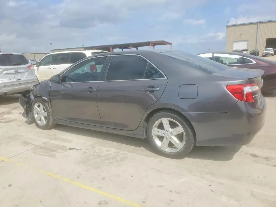 2014 TOYOTA CAMRY SE  