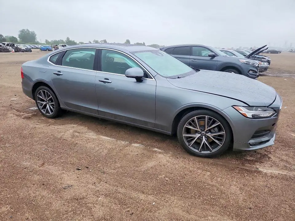 2018 VOLVO S90 T5 MOMENTUM  