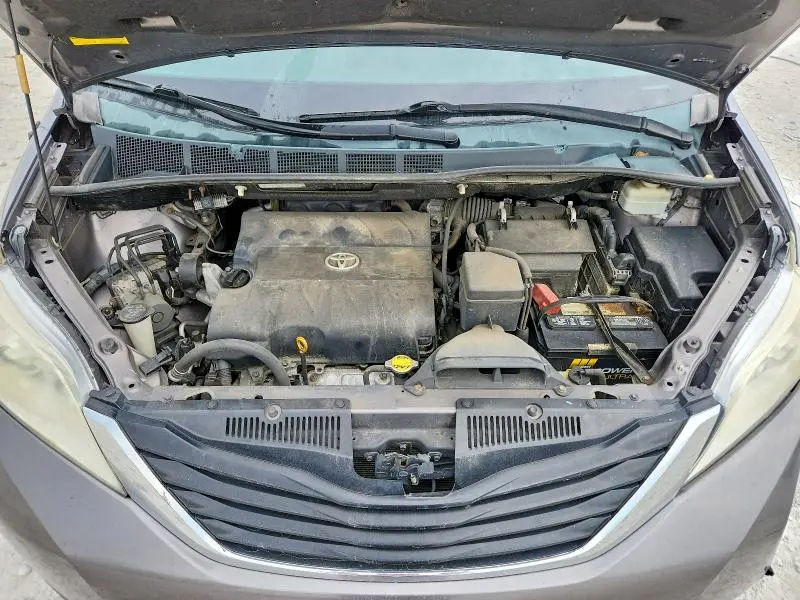 2011 TOYOTA SIENNA LE  