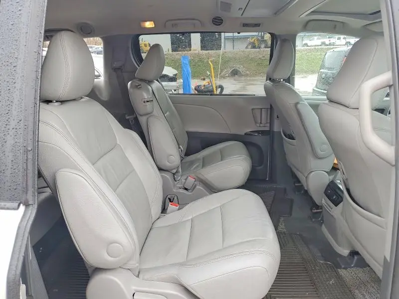 2016 TOYOTA SIENNA XLE PREMIUM 8-PASSENGER  