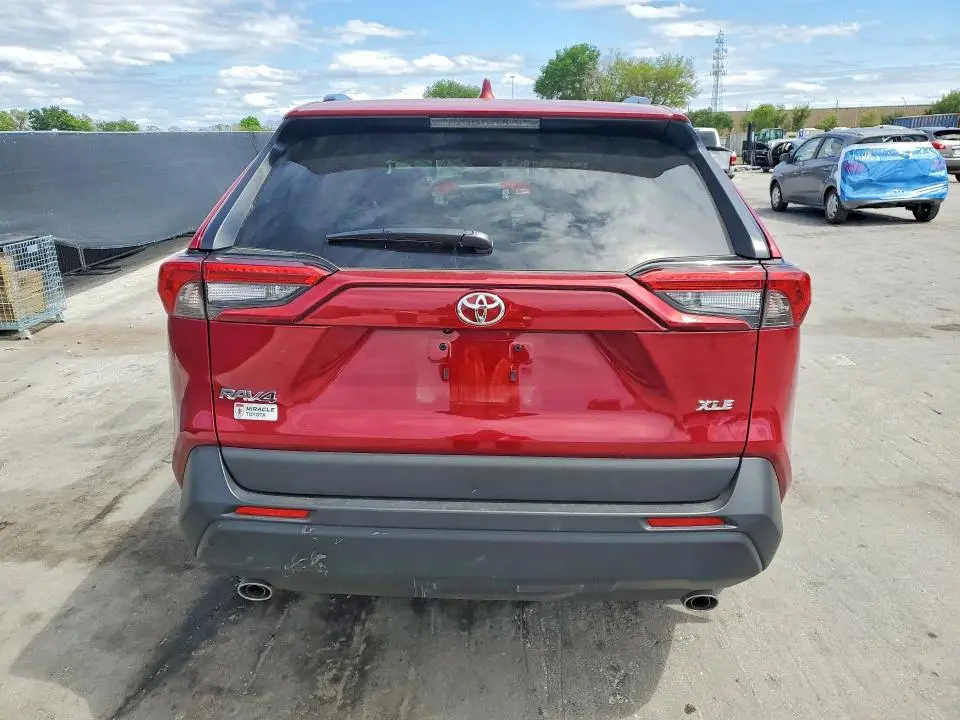 2025 TOYOTA RAV4 XLE  