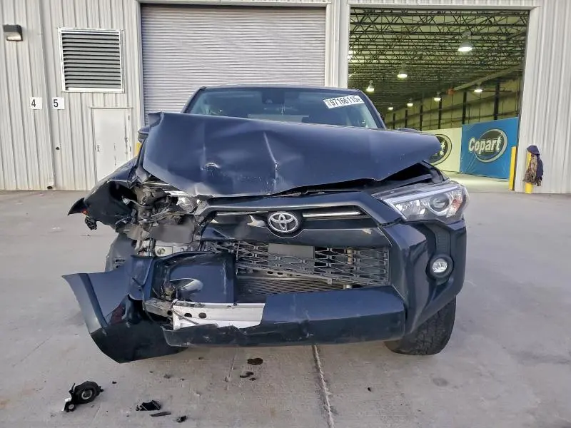 2021 TOYOTA 4RUNNER SR5  