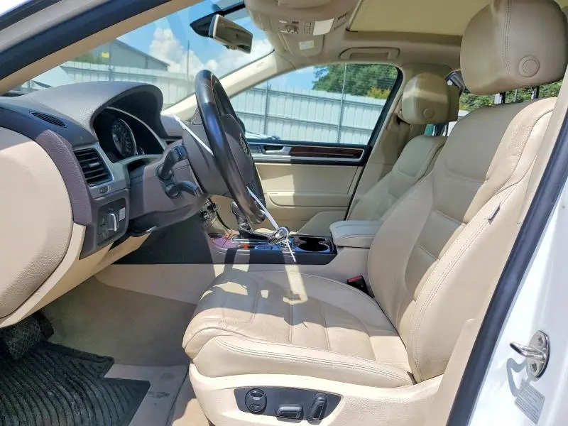 2014 VOLKSWAGEN TOUAREG V6 TDI  