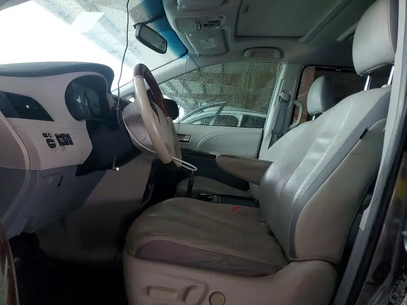2011 TOYOTA SIENNA LIMITED 7-PASSENGER  