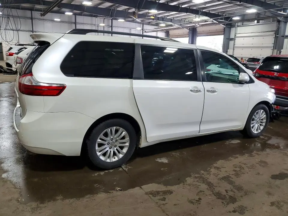 2015 TOYOTA SIENNA XLE 8-PASSENGER  