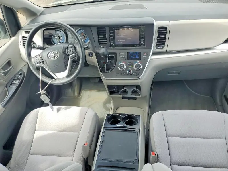 2020 TOYOTA SIENNA LE  