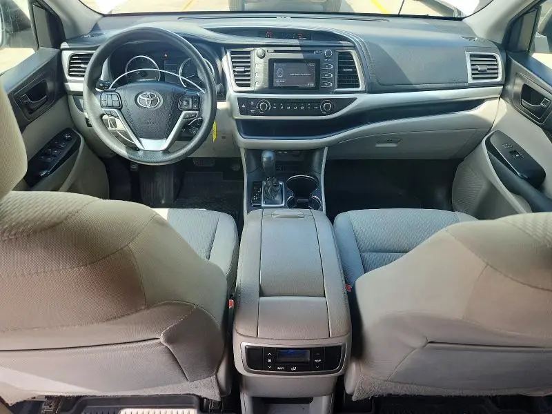 2019 TOYOTA HIGHLANDER LE  